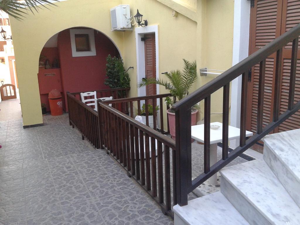 Christina Pension Karterados  Exterior foto